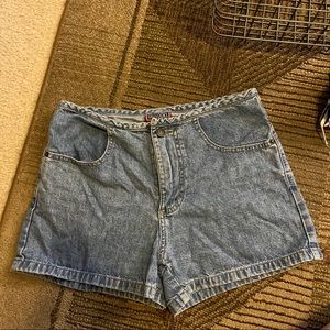 90s vintage denim shorts 🤍